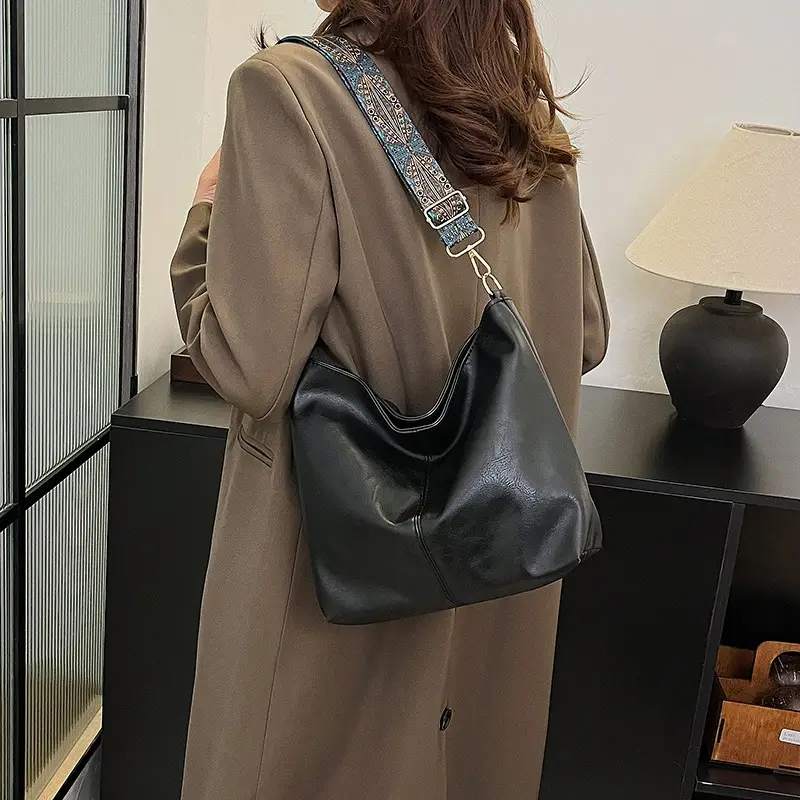 Large Capacity Vintage Wide Strap Shoulder Crossbody Bag - Image 8