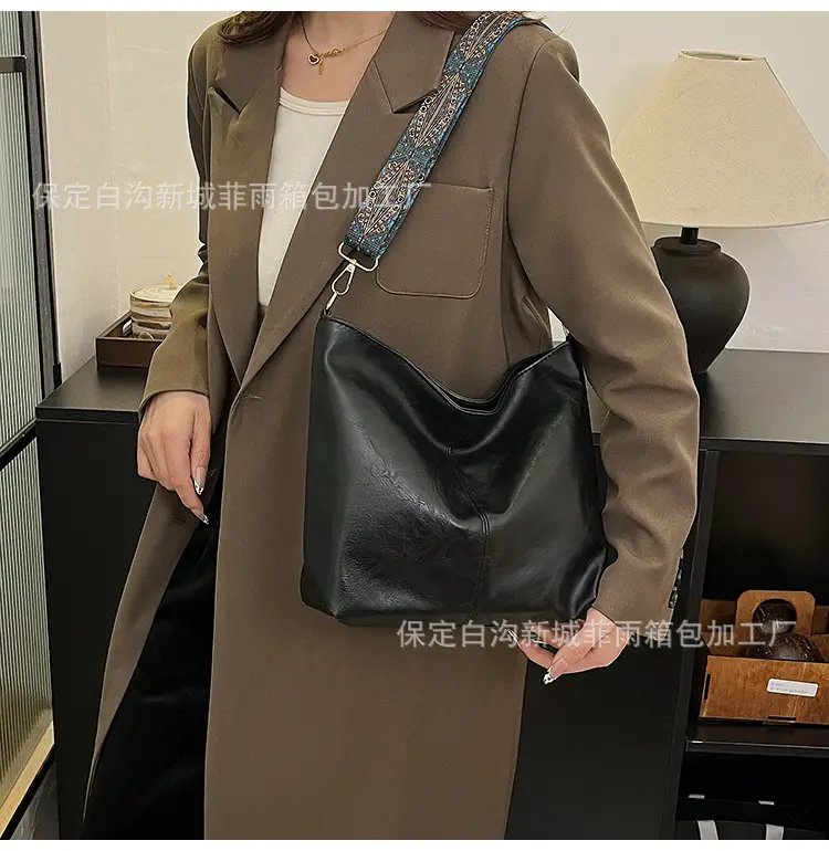 Large Capacity Vintage Wide Strap Shoulder Crossbody Bag — feature 15