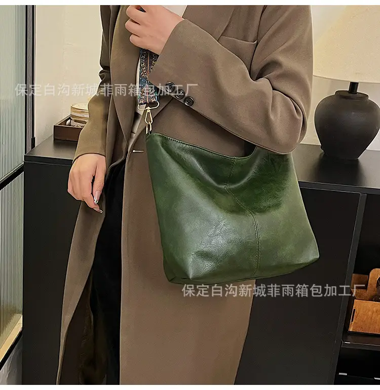 Large Capacity Vintage Wide Strap Shoulder Crossbody Bag — feature 16