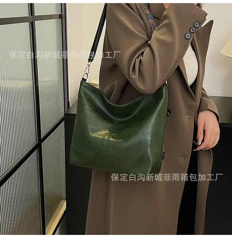 Large Capacity Vintage Wide Strap Shoulder Crossbody Bag — feature 17