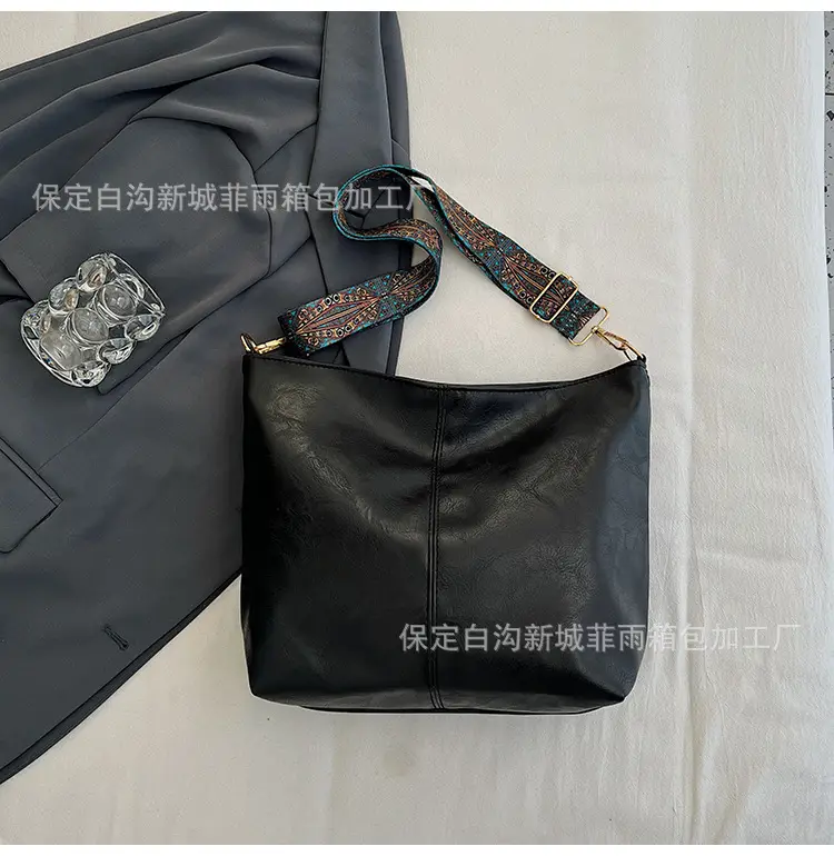 Large Capacity Vintage Wide Strap Shoulder Crossbody Bag — feature 19