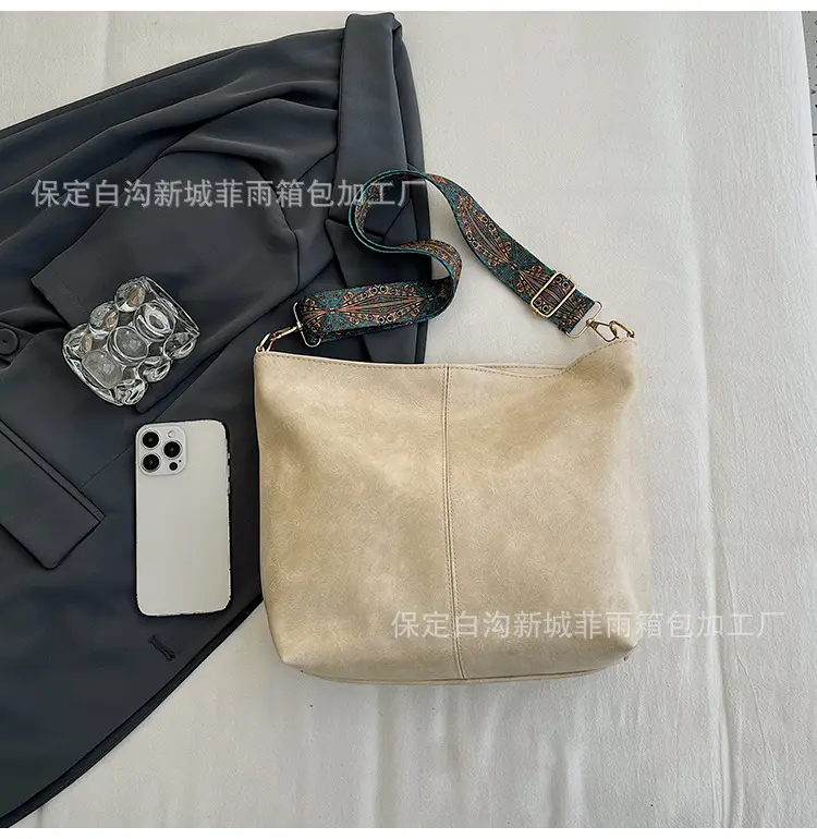 Large Capacity Vintage Wide Strap Shoulder Crossbody Bag — feature 20