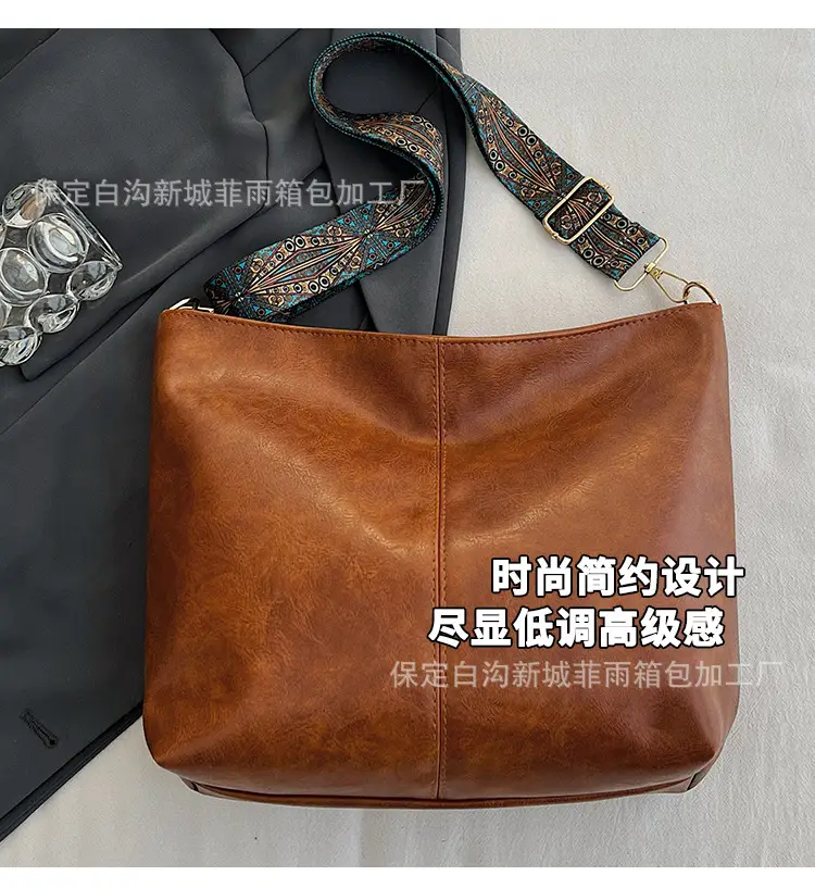 Large Capacity Vintage Wide Strap Shoulder Crossbody Bag — feature 3