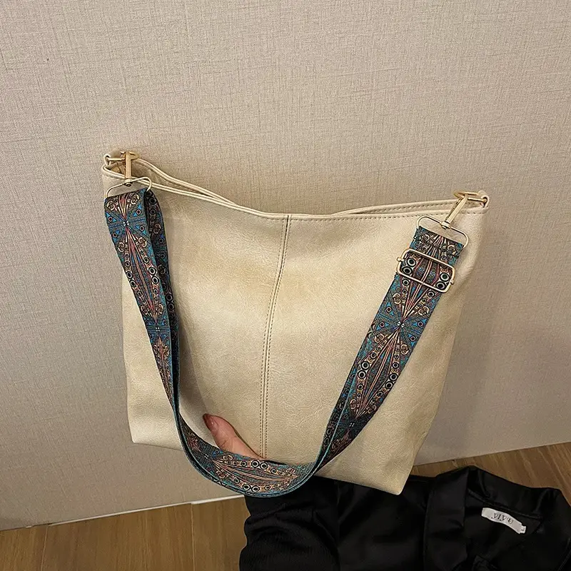 Large Capacity Vintage Wide Strap Shoulder Crossbody Bag - Image 3