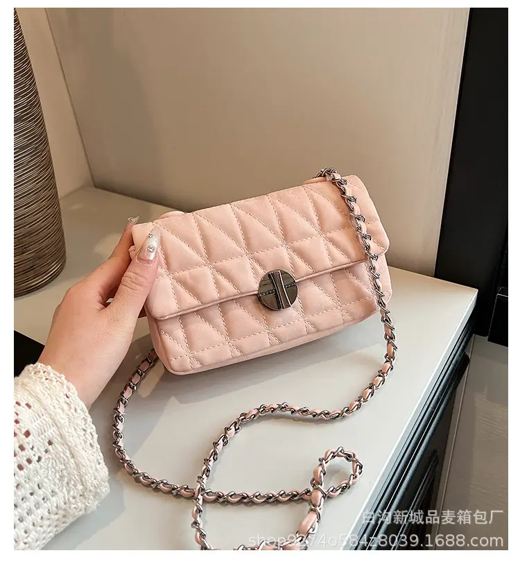 Quilted Chain Shoulder Bag for Women 2026 — feature 1