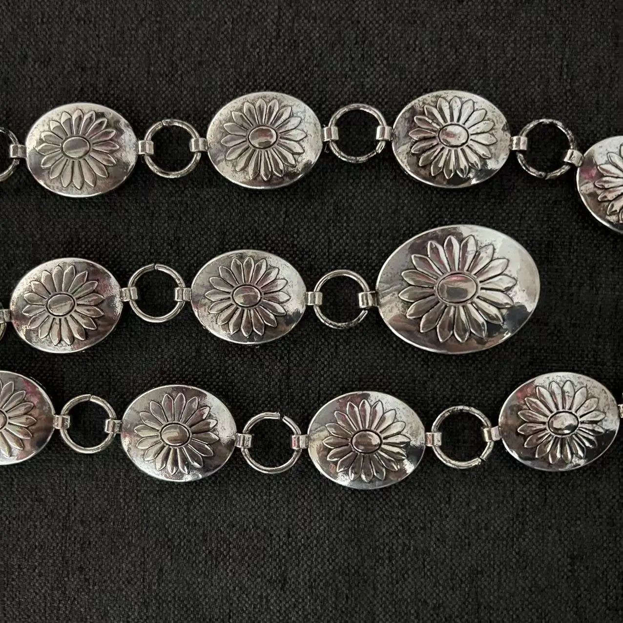 Women's Retro Metal Floral Belt Belt Chain Dress Decorative Oval Carved Belt - Image 3