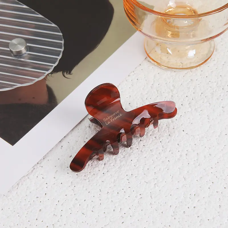 Elegant Shark Clip for Women's Hair Accessories - Image 4