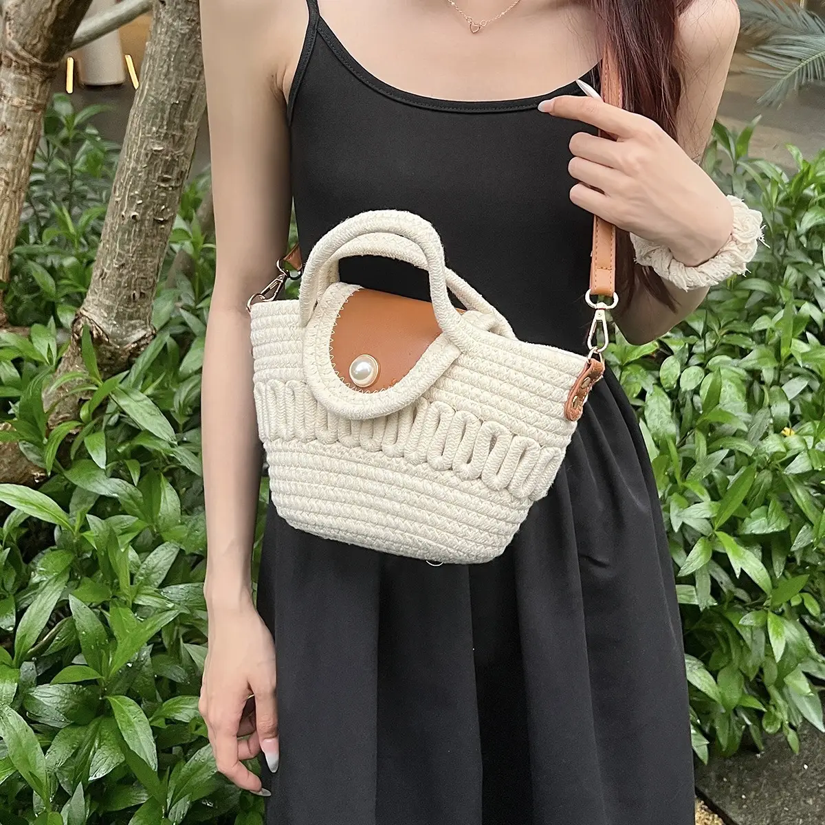 Women's Vintage Woven Bucket Handbag for Summer - Image 5