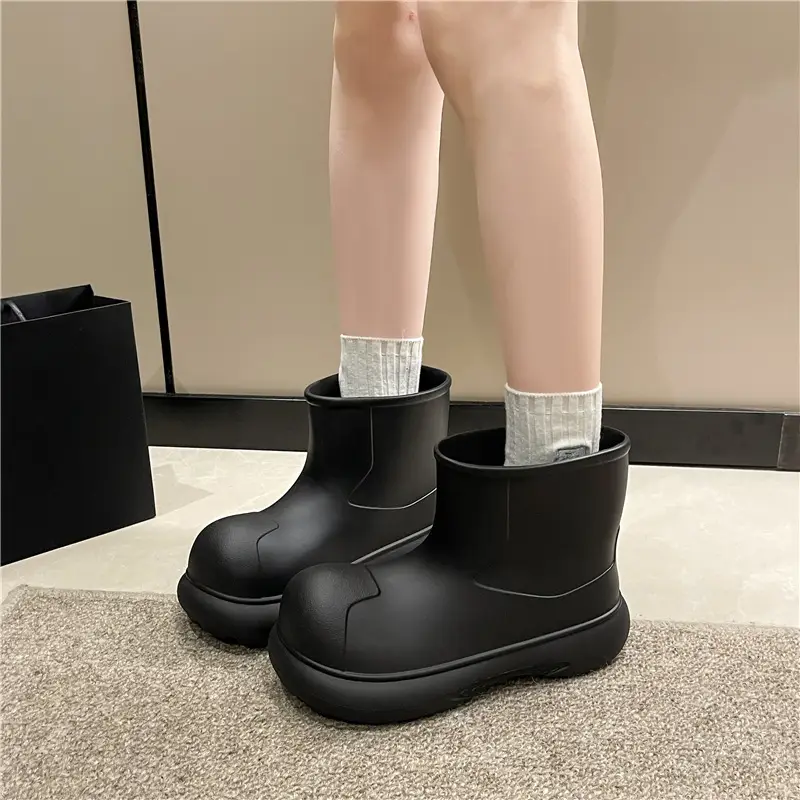 2025 Internet Celebrity Fashion Simple Versatile Ins Rain Boots Women's Mid-Calf Cute Outdoor Thick-Soled Eva Waterproof Rain Boots Wholesale - Image 2