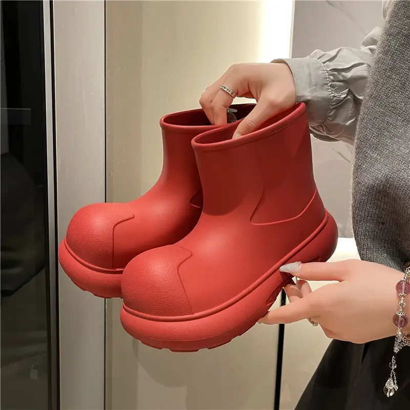 2025 Internet Celebrity Fashion Simple Versatile Ins Rain Boots Women's Mid-Calf Cute Outdoor Thick-Soled Eva Waterproof Rain Boots Wholesale - Image 3