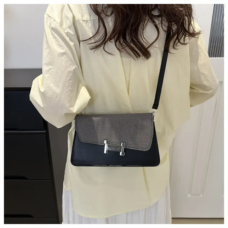 Korean Style H-Lock Shoulder Bag Brown — feature 16