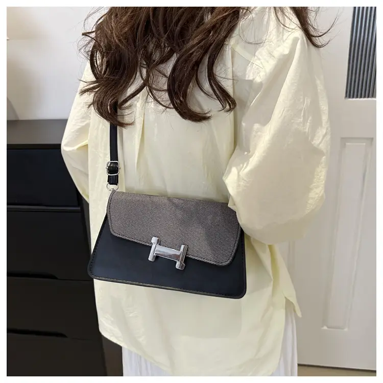 Korean Style H-Lock Shoulder Bag Brown — feature 17