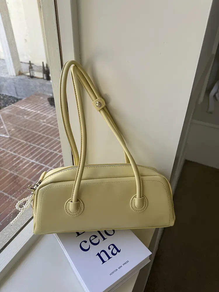 Yellow without ornaments
