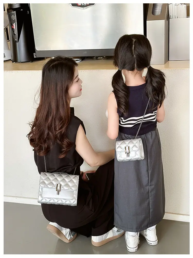 Silver Rhombic Crossbody Bag for Women 2024 — feature 14