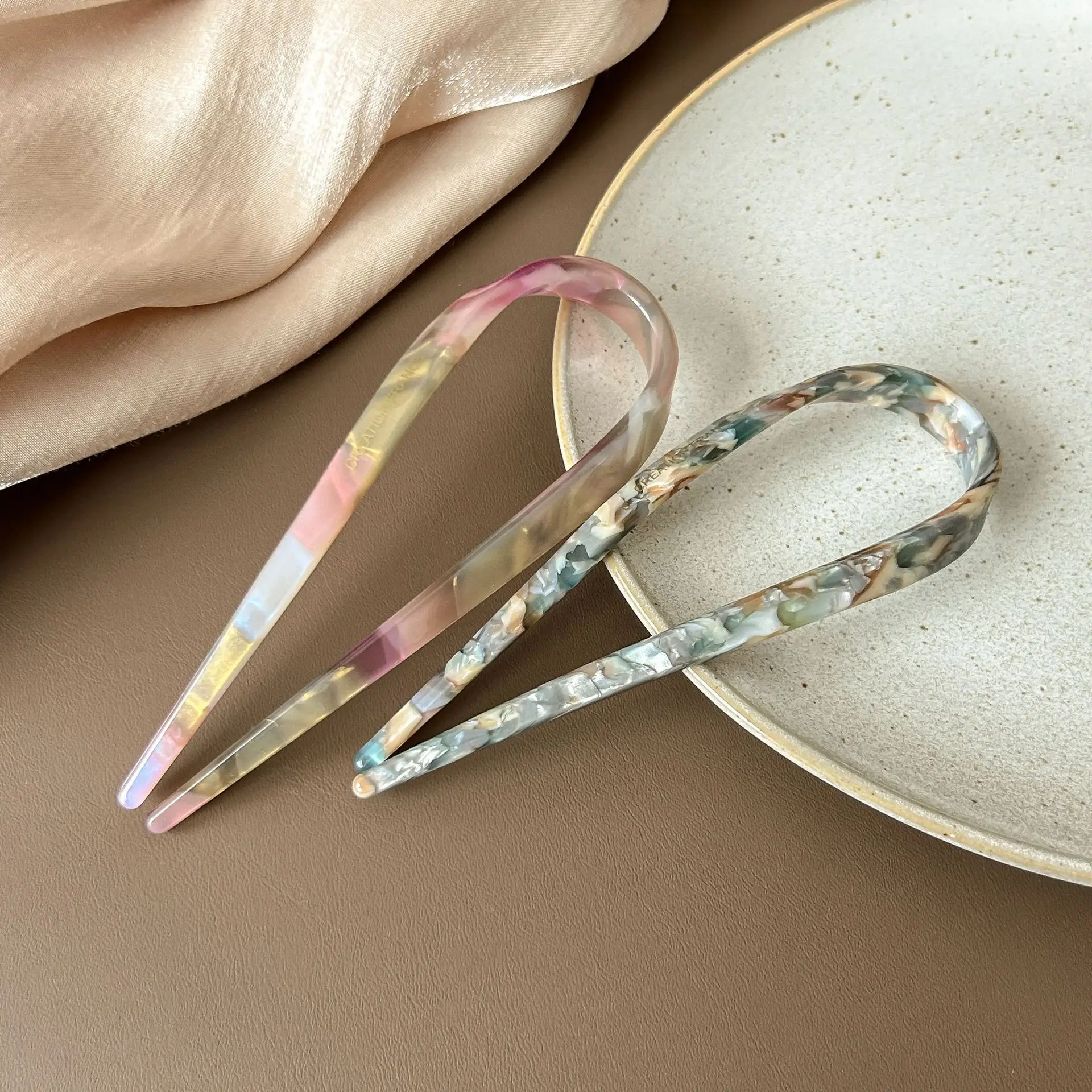 Women's Acetate U-Shaped Hairpin with Glitter Finish — feature 5