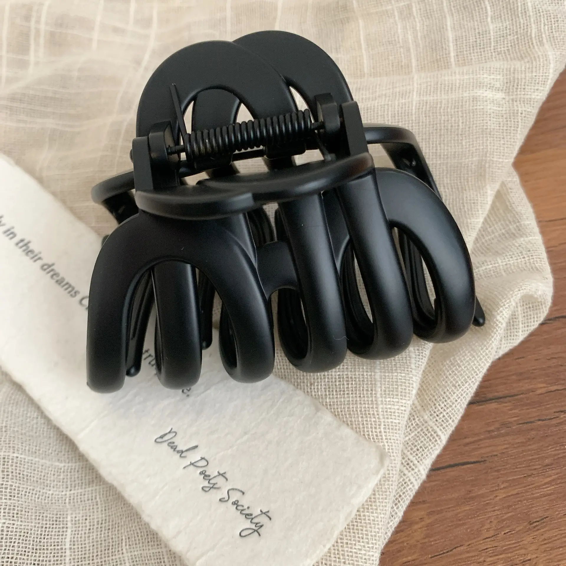 Retro Juneng Hair Clip with Shark Design - Image 2