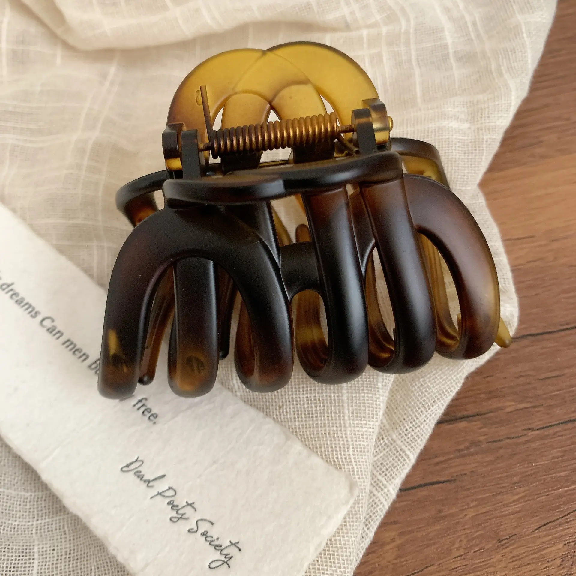 Retro Juneng Hair Clip with Shark Design - Image 3