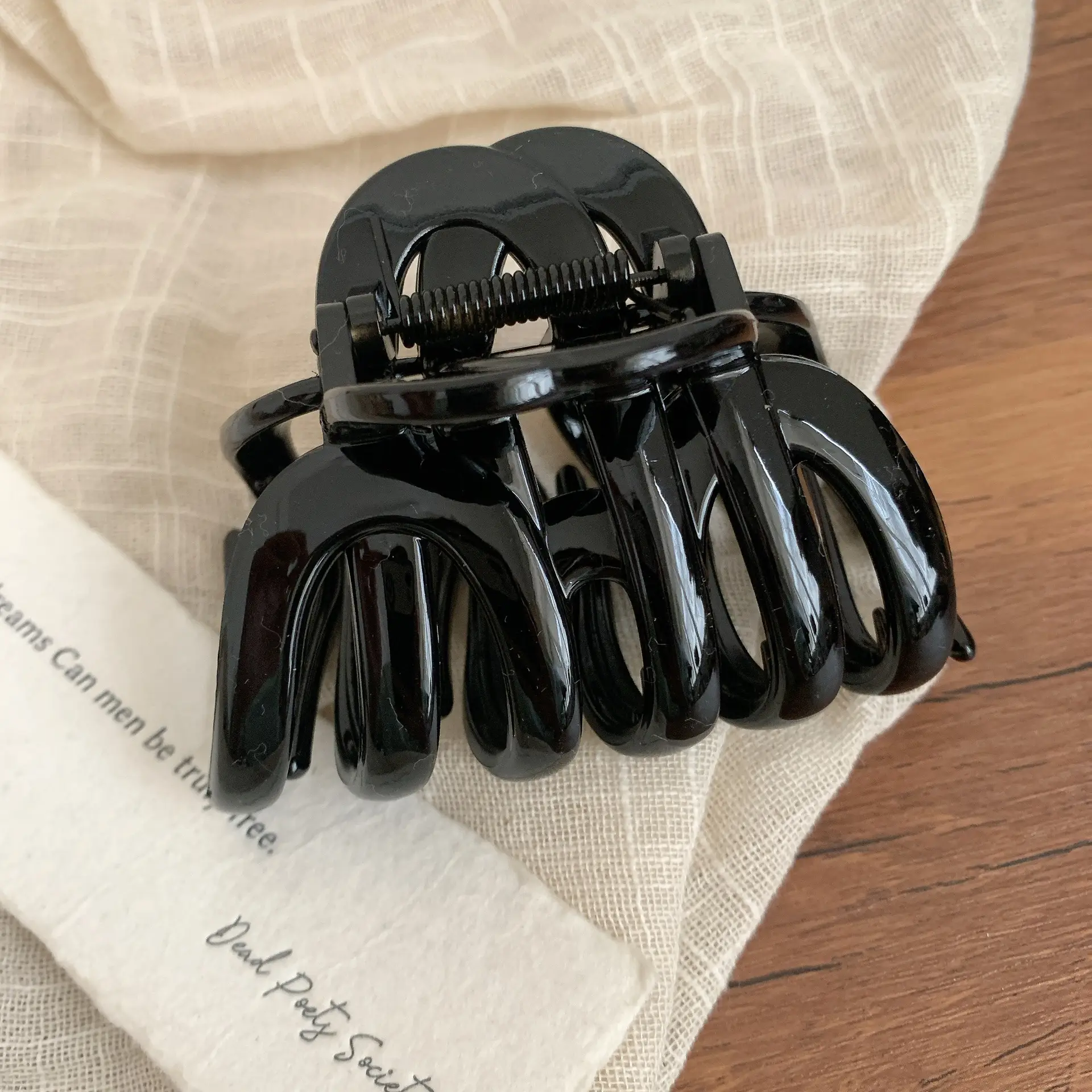 Retro Juneng Hair Clip with Shark Design - Image 5