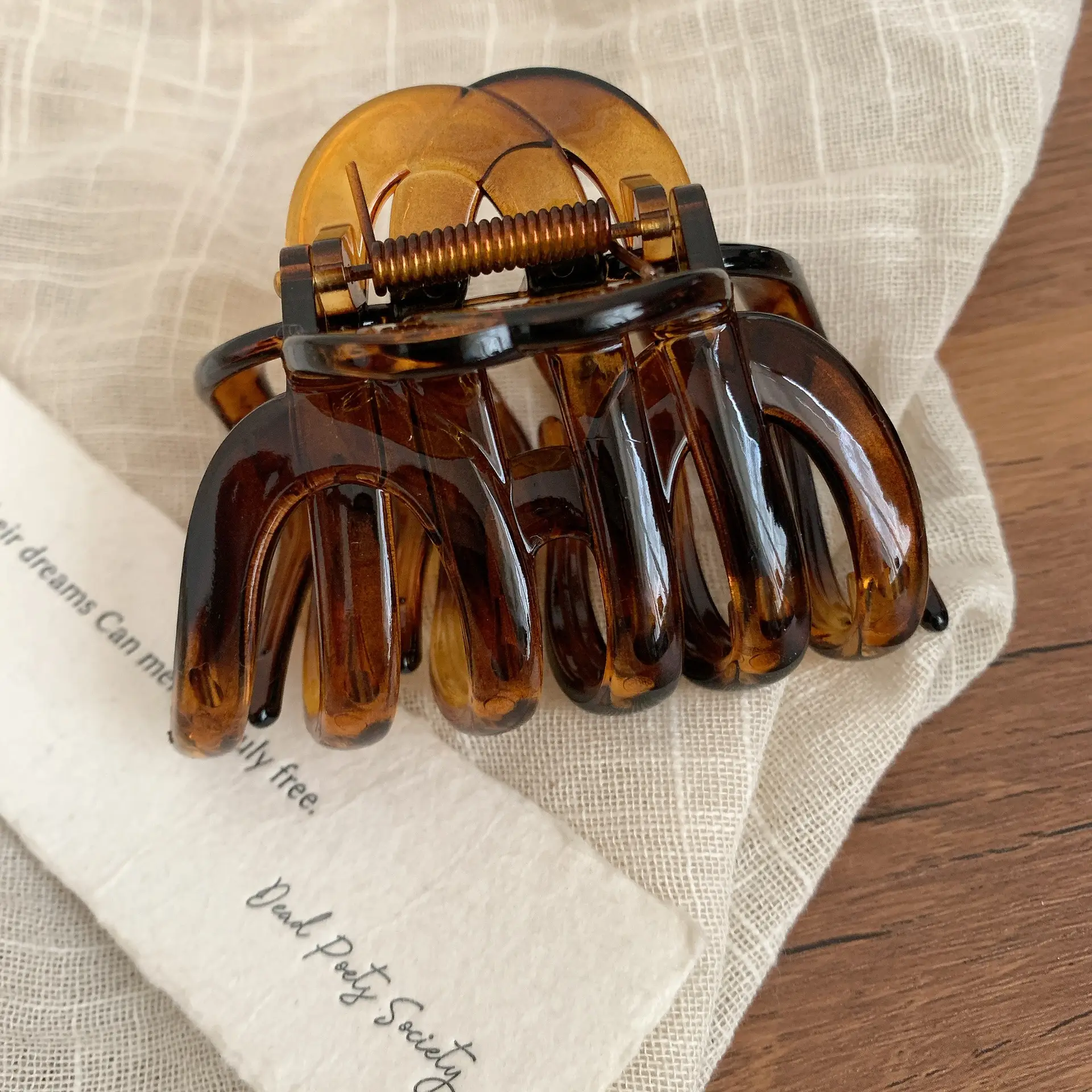Retro Juneng Hair Clip with Shark Design - Image 6