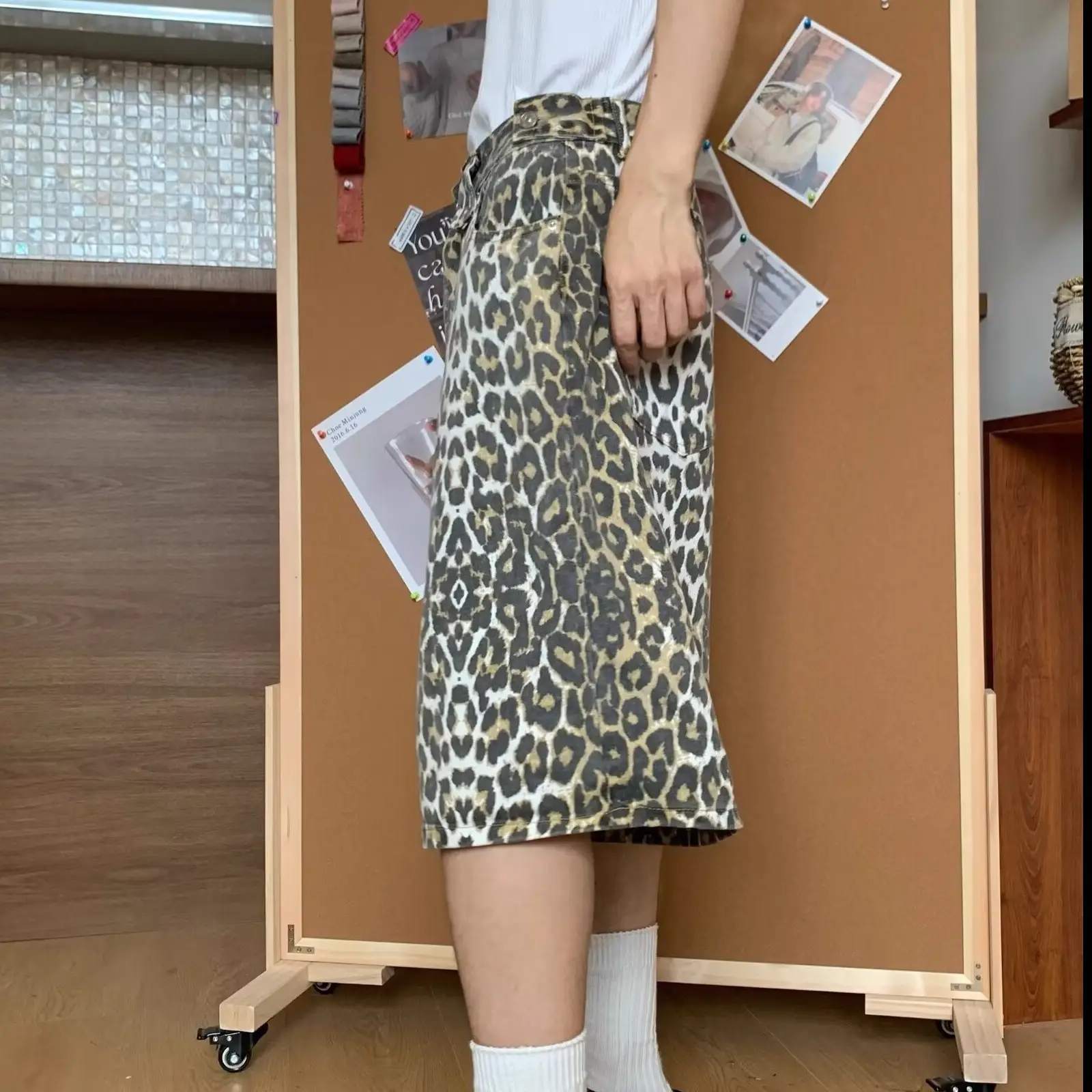 American Retro Leopard Camo Shorts Men Women Wide Leg Cropped — feature 10