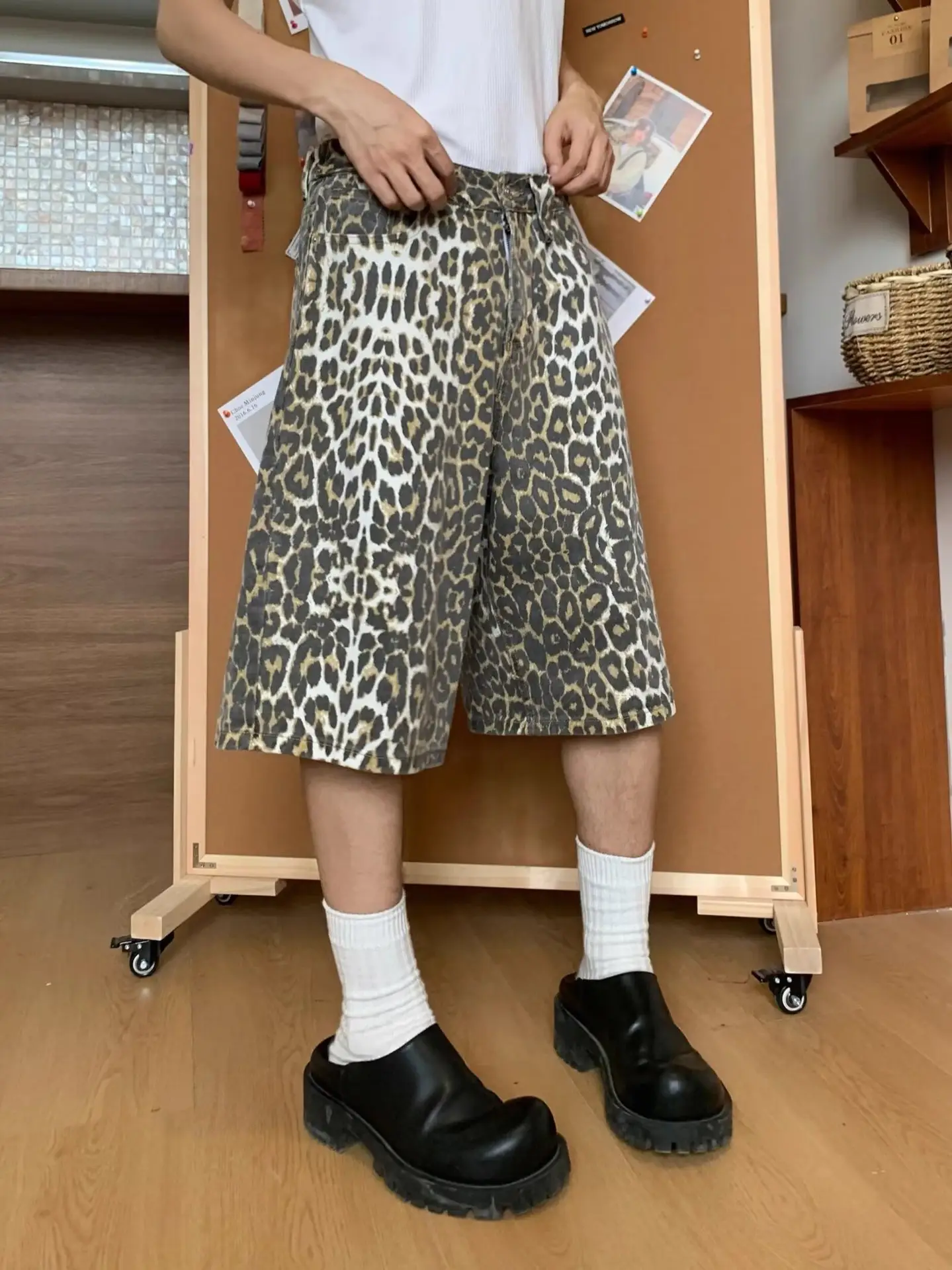 American Retro Leopard Camo Shorts Men Women Wide Leg Cropped — feature 2