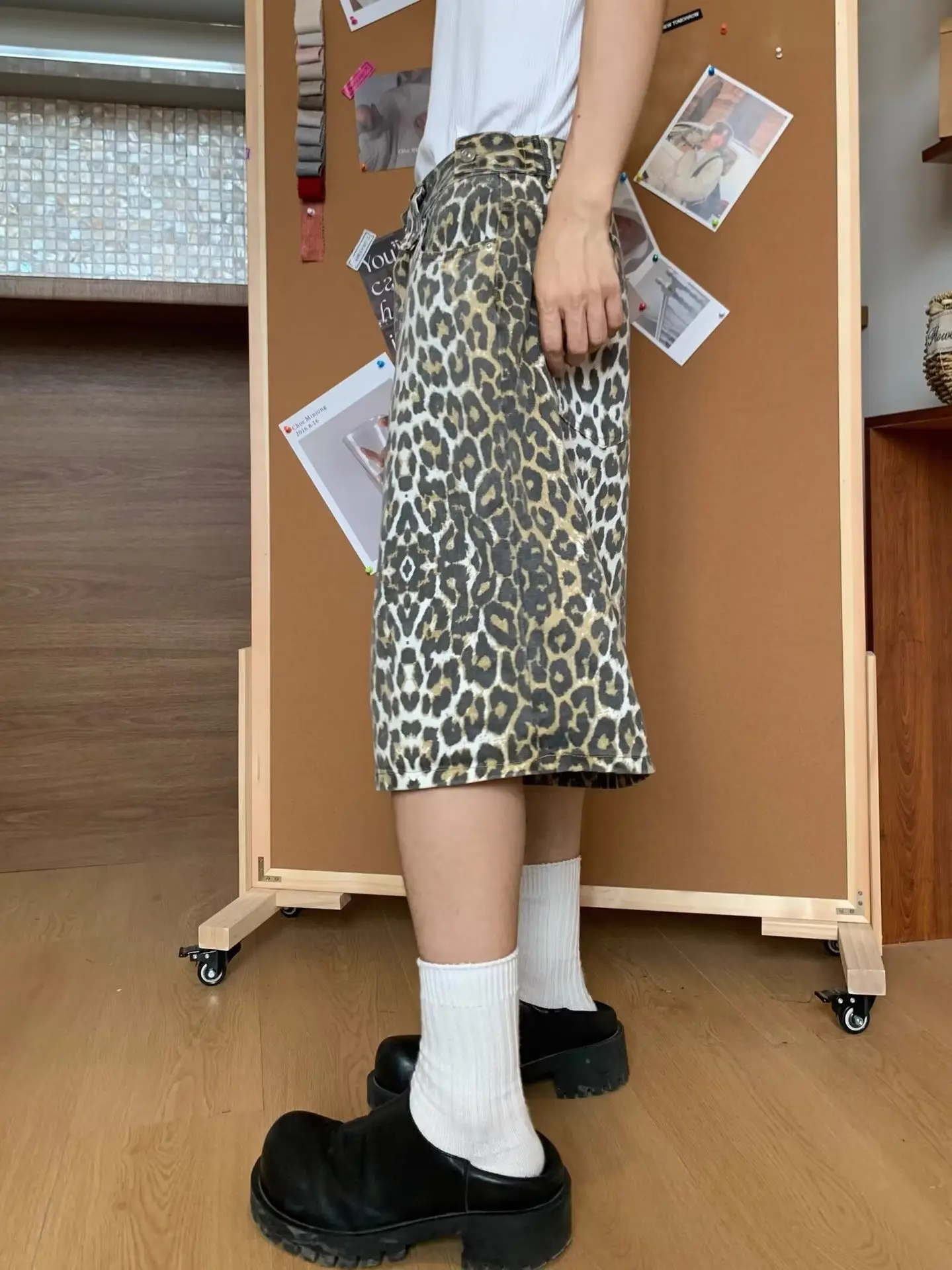American Retro Leopard Camo Shorts Men Women Wide Leg Cropped — feature 4