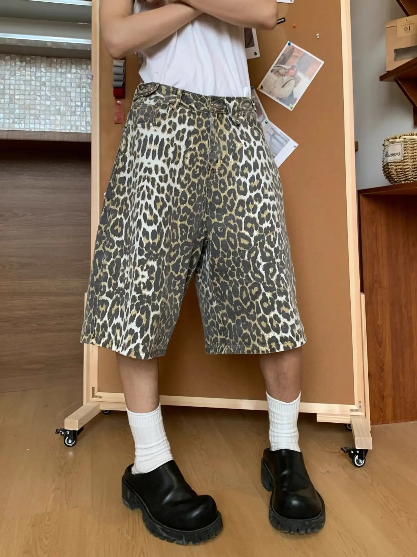 American Retro Leopard Camo Shorts Men Women Wide Leg Cropped — feature 5