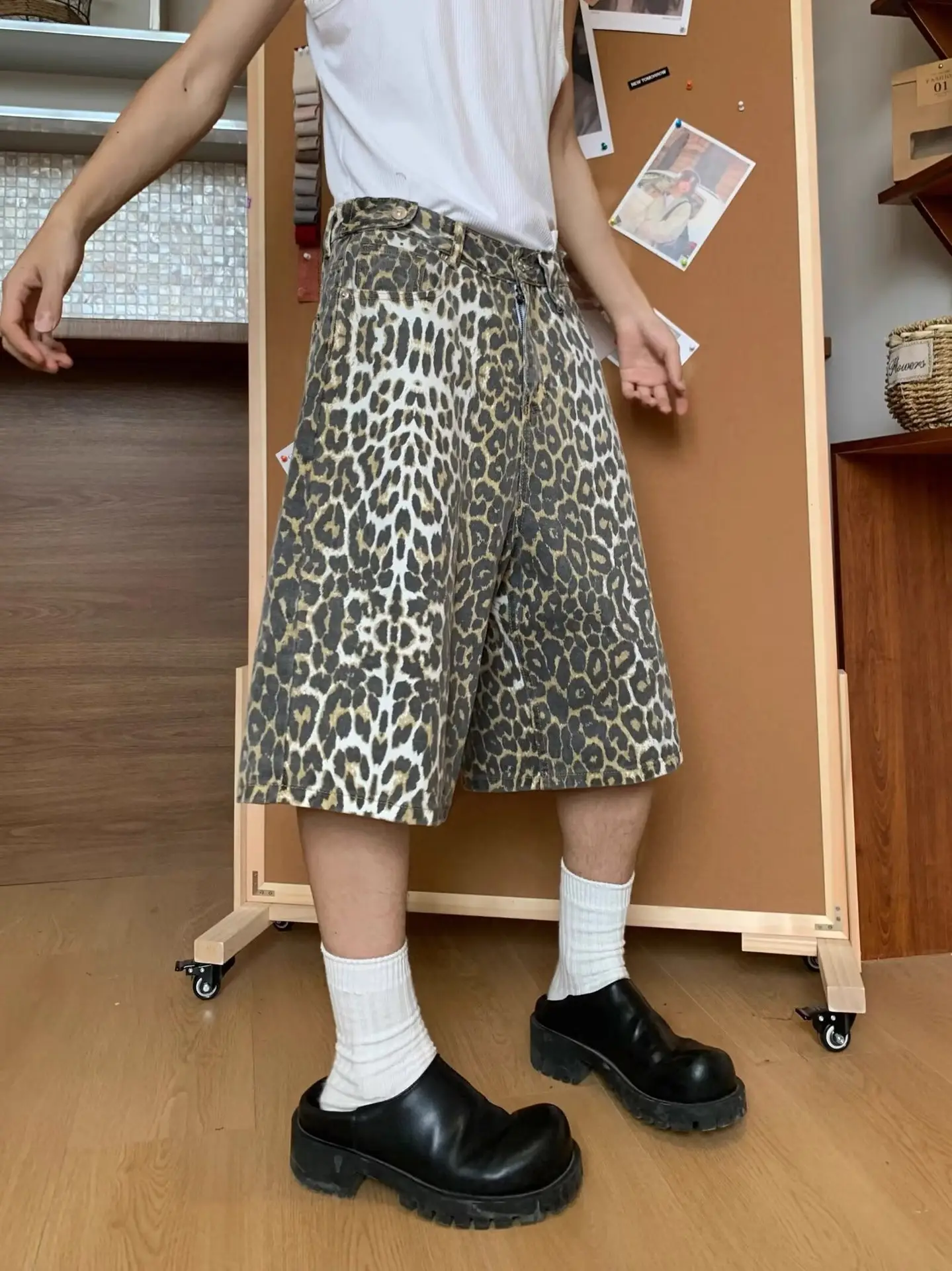 American Retro Leopard Camo Shorts Men Women Wide Leg Cropped — feature 6