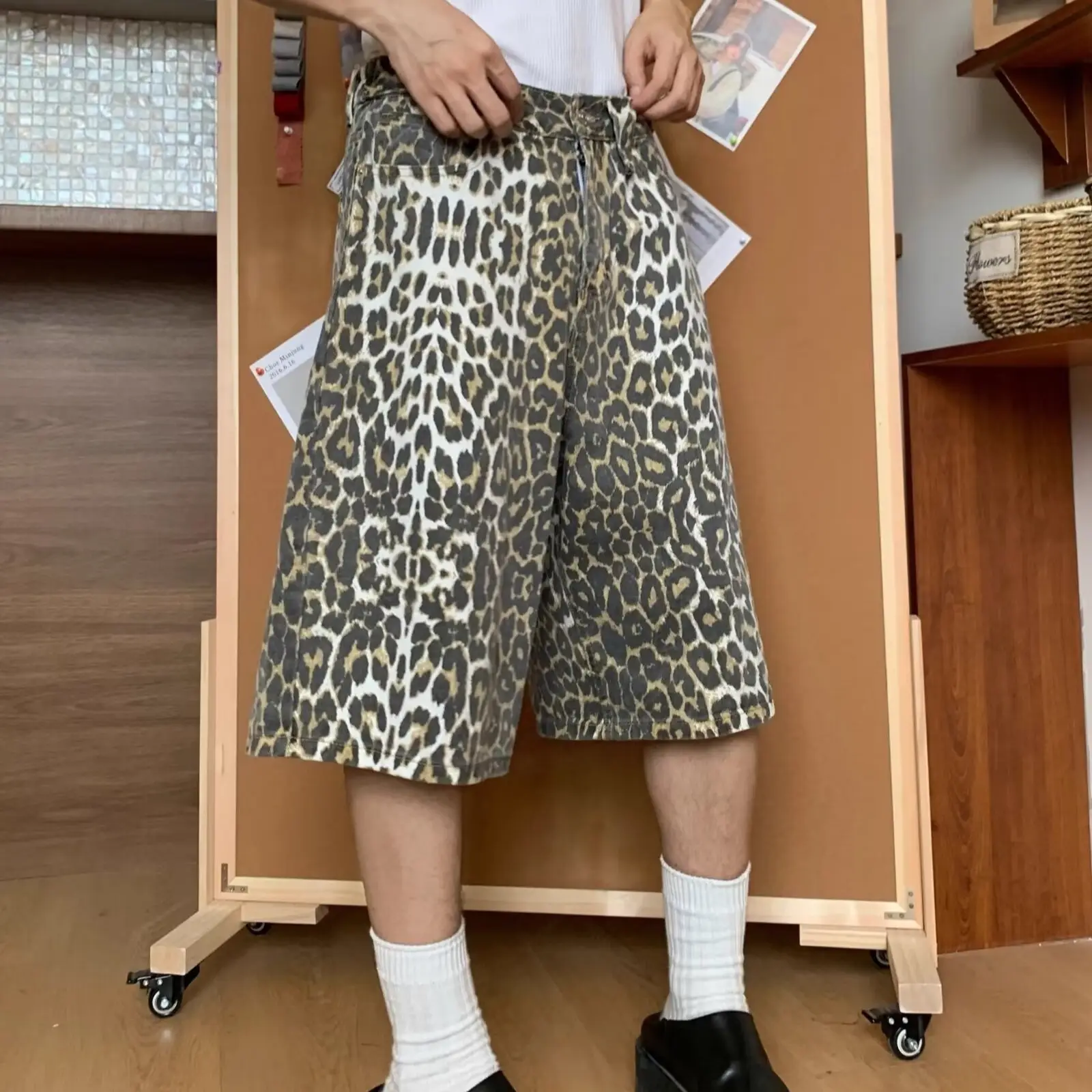 American Retro Leopard Camo Shorts Men Women Wide Leg Cropped — feature 7