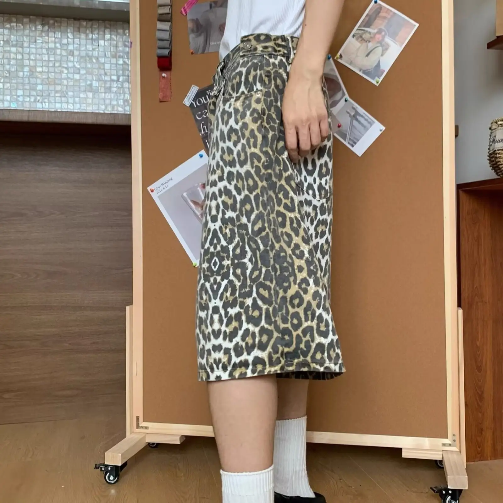 American Retro Leopard Camo Shorts Men Women Wide Leg Cropped — feature 8