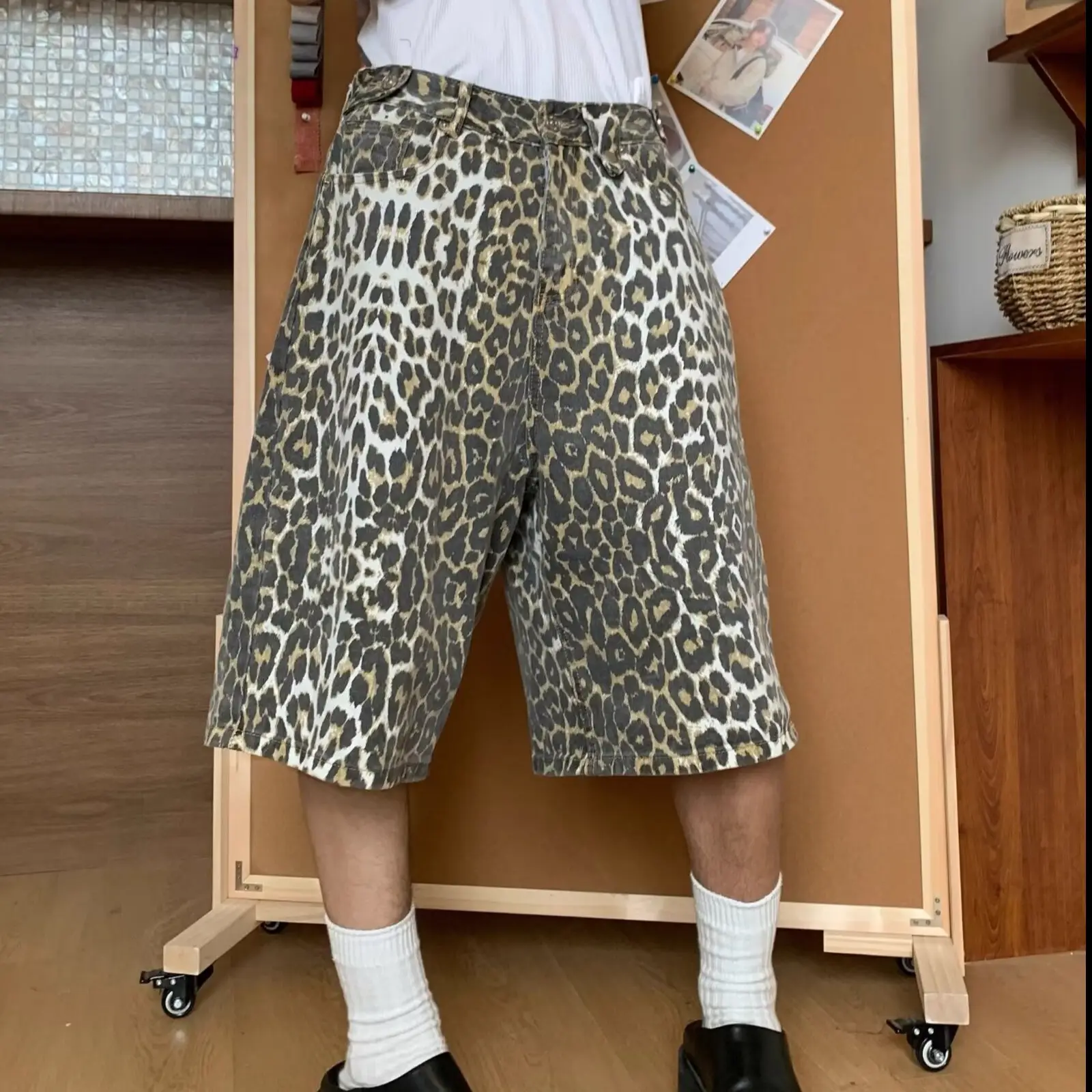 American Retro Leopard Camo Shorts Men Women Wide Leg Cropped — feature 9