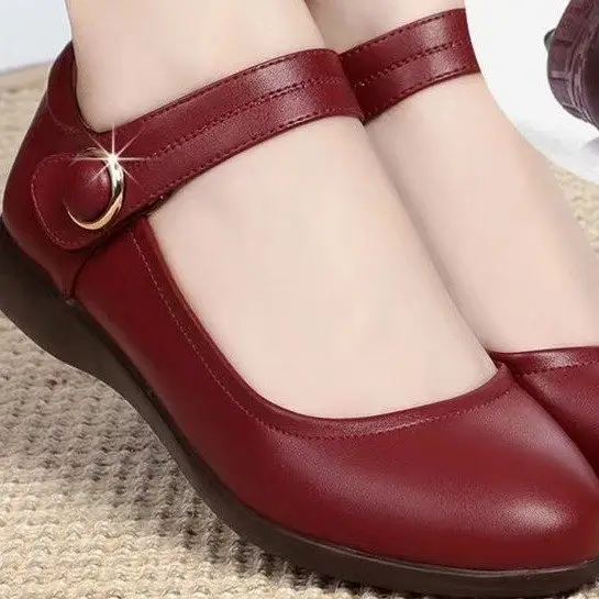 Leather Work Shoes Soft-soled Casual Leather Shoes Flat Bottom Middle-aged and Elderly One-line Buckle Square Dance Mother Shoes Women's Shoes Spring and Summer - Image 3