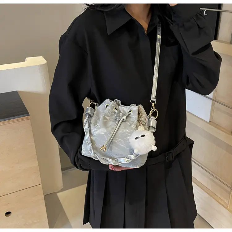 Women's Drawstring Shoulder Bag 2024 Spring Summer — feature 11