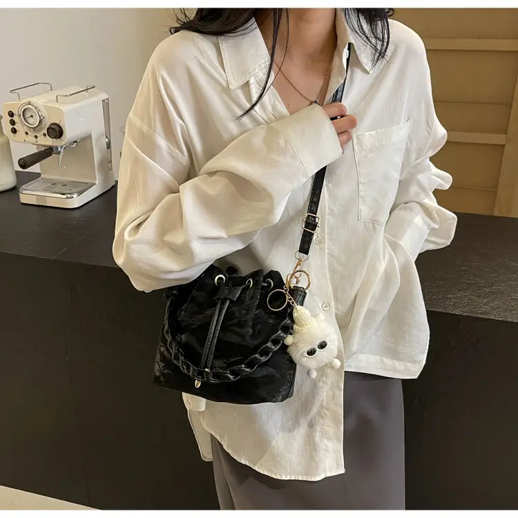 Women's Drawstring Shoulder Bag 2024 Spring Summer — feature 14