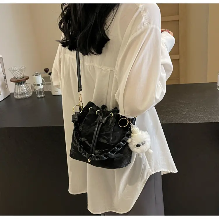 Women's Drawstring Shoulder Bag 2024 Spring Summer — feature 15