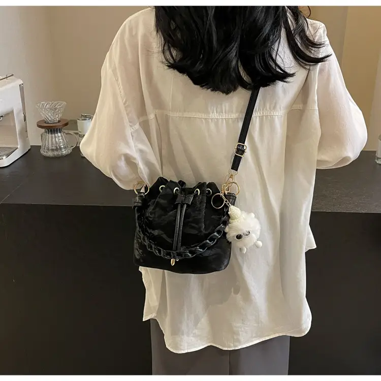 Women's Drawstring Shoulder Bag 2024 Spring Summer — feature 16