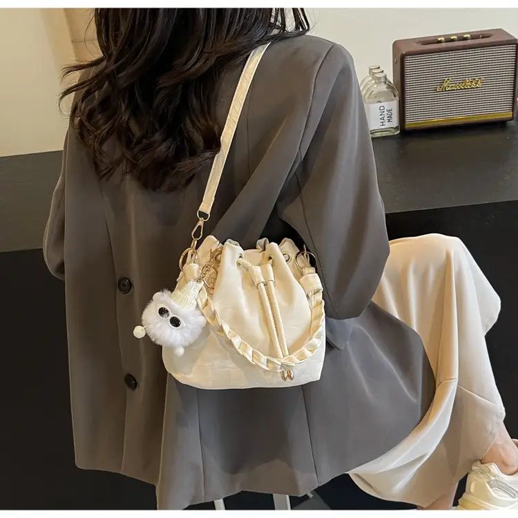 Women's Drawstring Shoulder Bag 2024 Spring Summer — feature 19