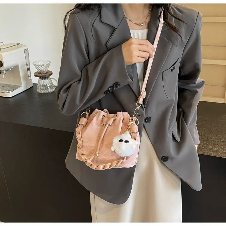 Women's Drawstring Shoulder Bag 2024 Spring Summer — feature 20