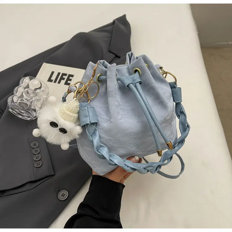 Women's Drawstring Shoulder Bag 2024 Spring Summer — feature 25