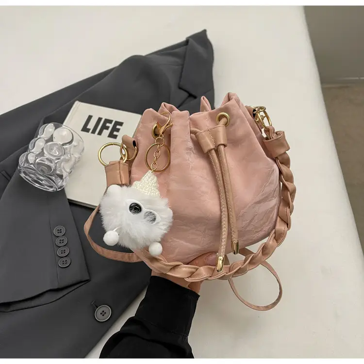 Women's Drawstring Shoulder Bag 2024 Spring Summer — feature 26