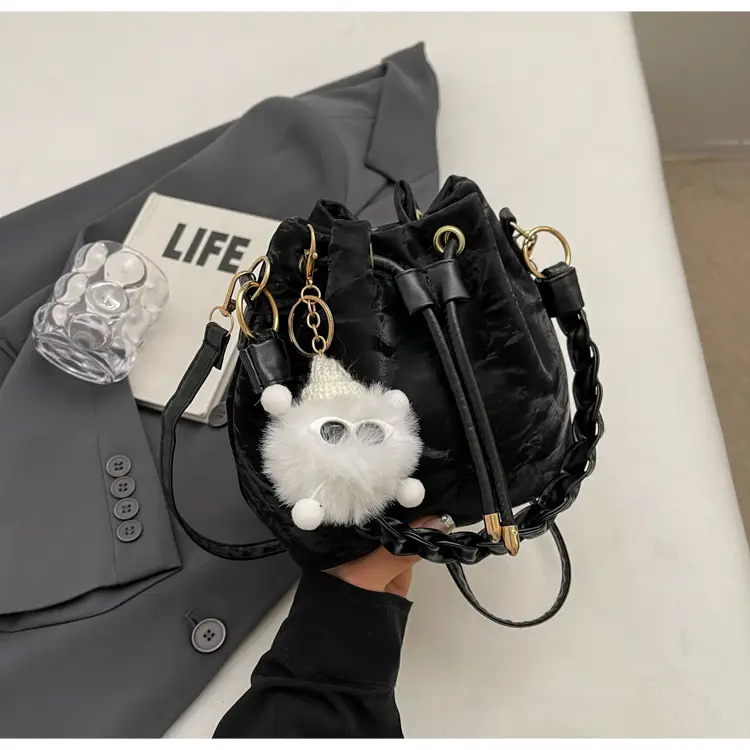 Women's Drawstring Shoulder Bag 2024 Spring Summer — feature 27