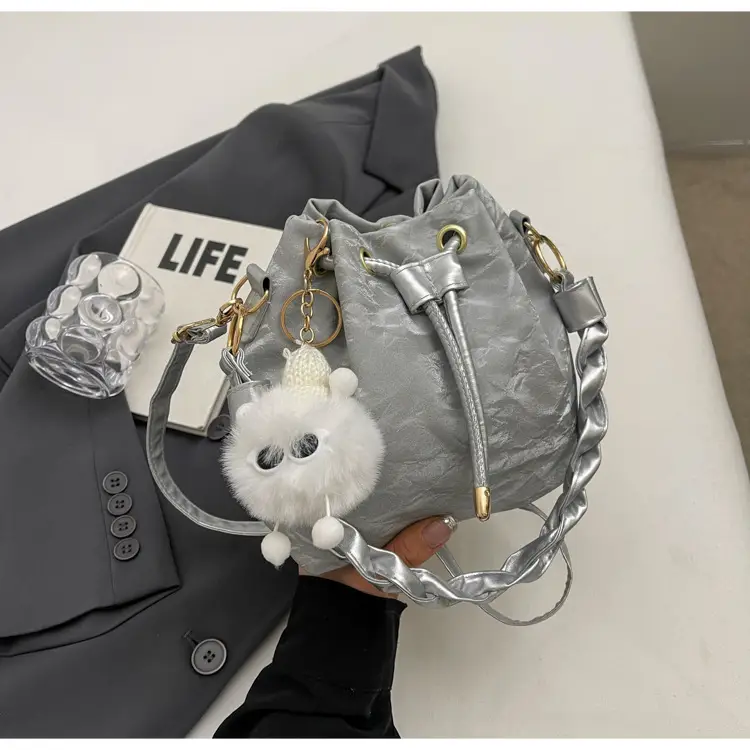 Women's Drawstring Shoulder Bag 2024 Spring Summer — feature 28