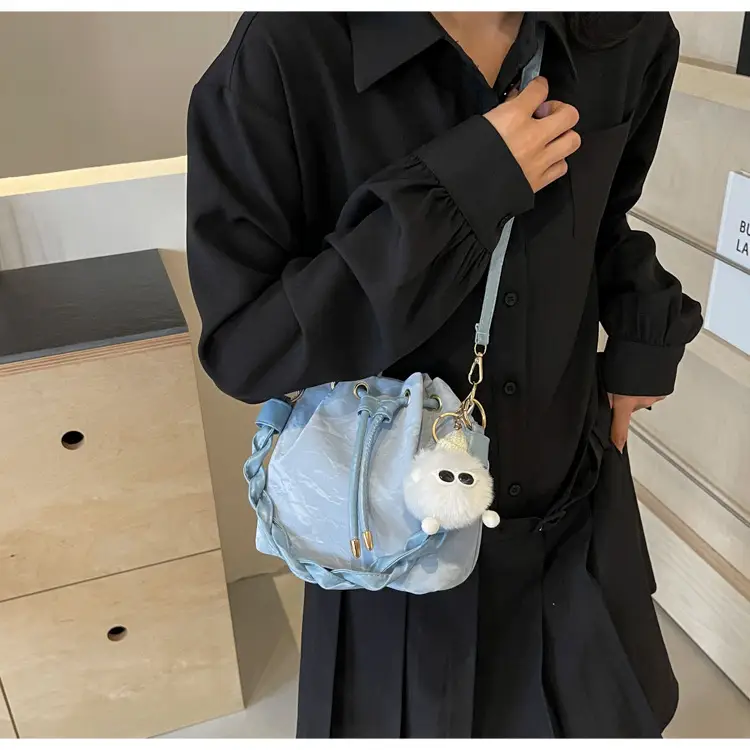 Women's Drawstring Shoulder Bag 2024 Spring Summer — feature 8
