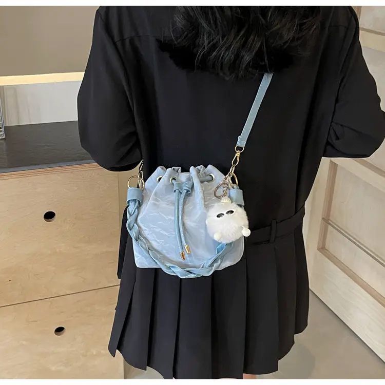 Women's Drawstring Shoulder Bag 2024 Spring Summer — feature 9