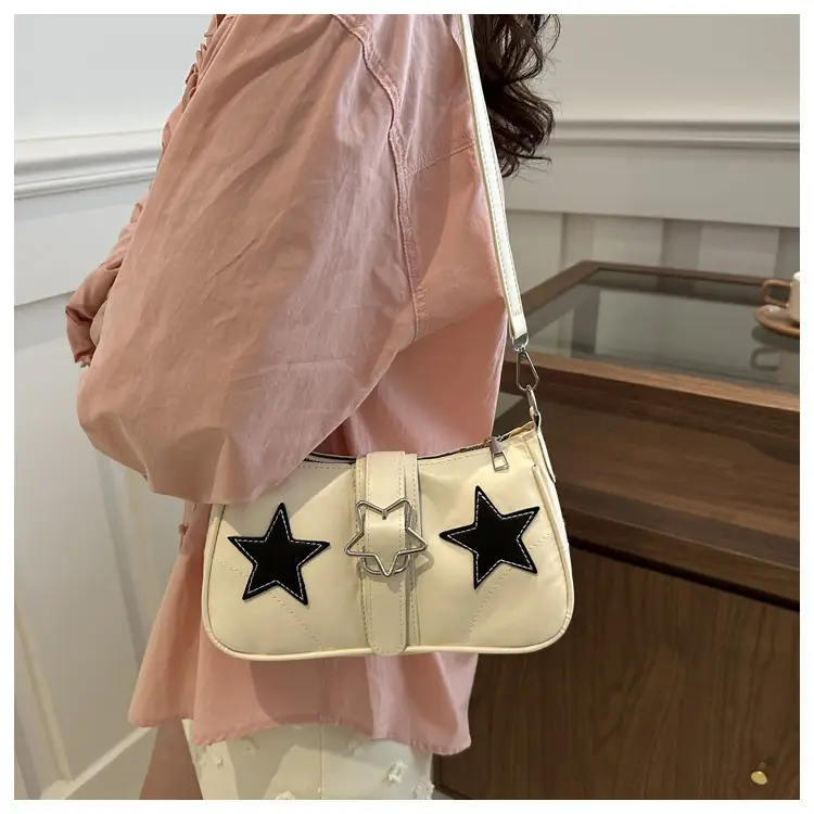 Sweet Star Heart Insolated Women's Shoulder Bag Black — feature 15
