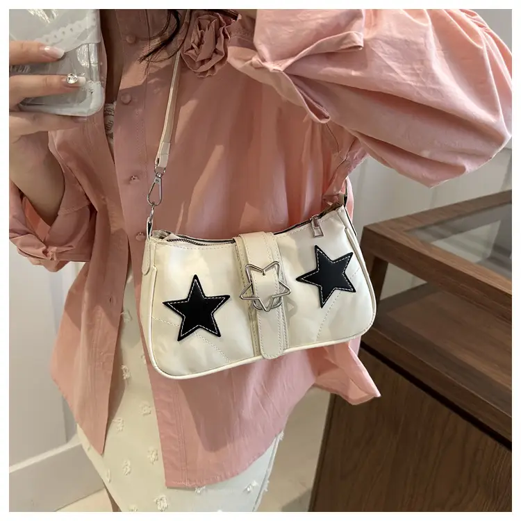 Sweet Star Heart Insolated Women's Shoulder Bag Black — feature 16
