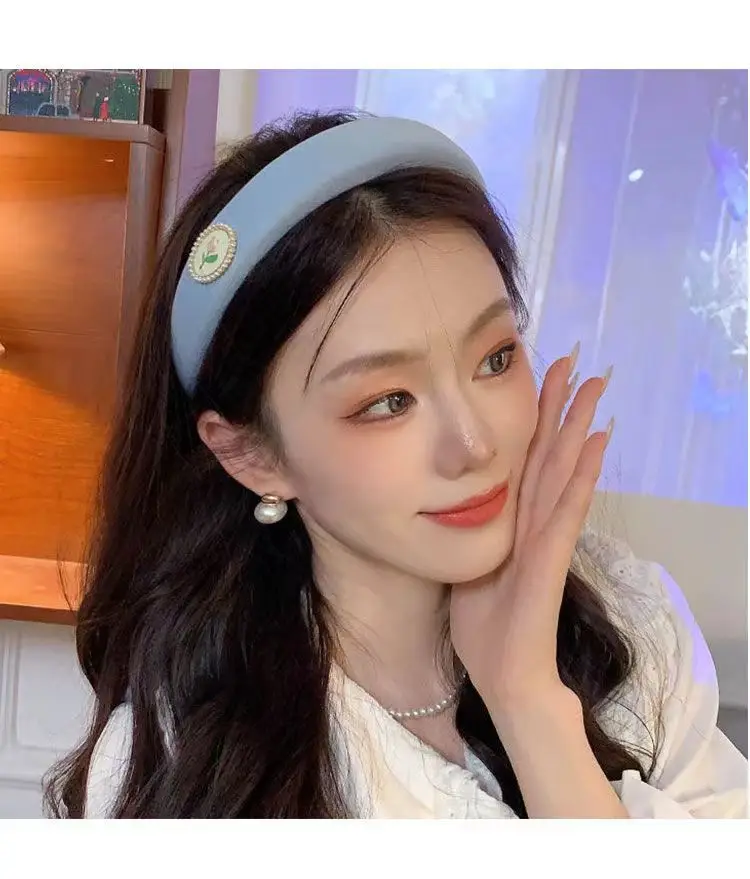 Elegant High-Crystal Headband for Women — feature 5