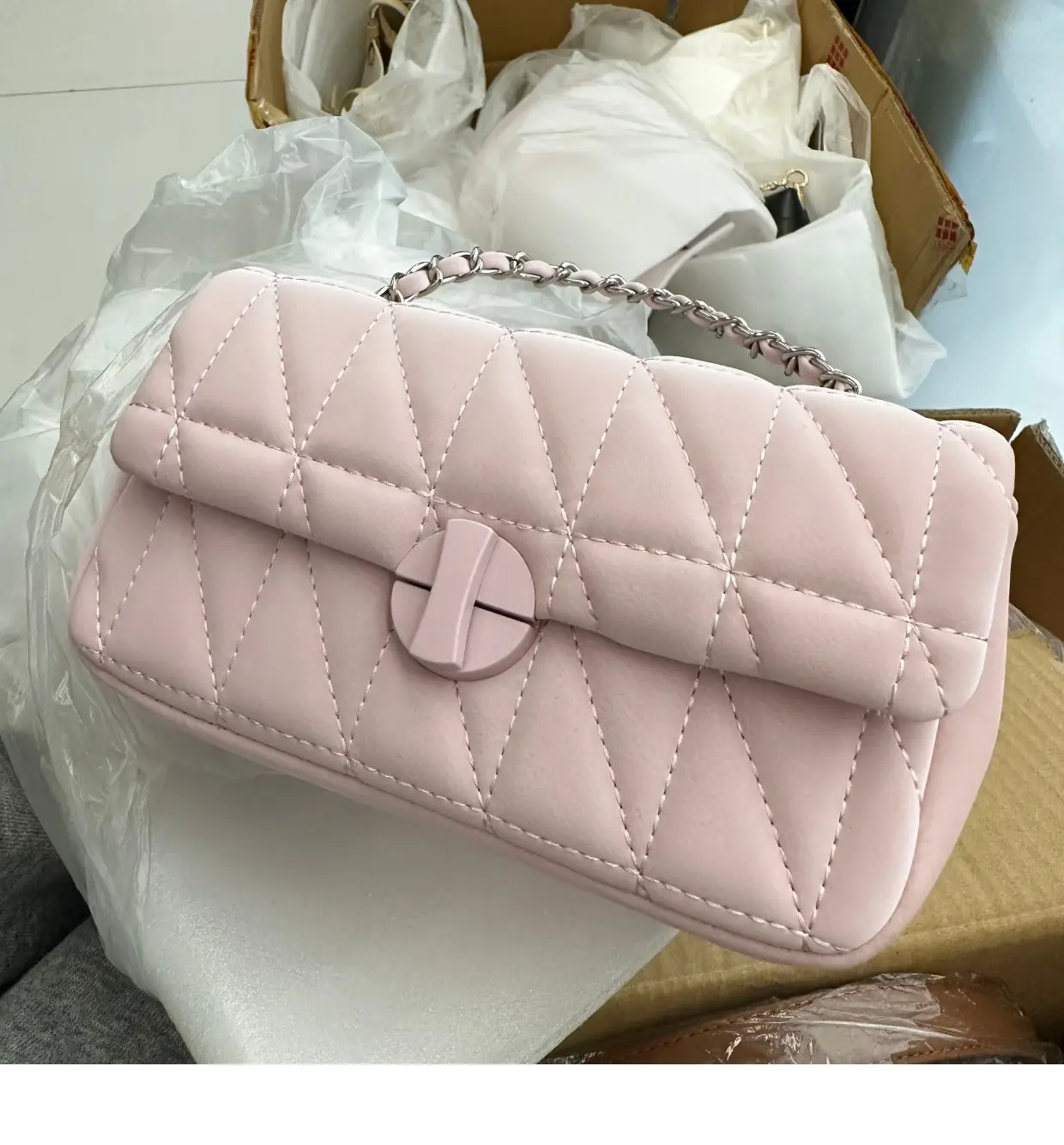 White Quilted Chain Shoulder Bag for Women — feature 3