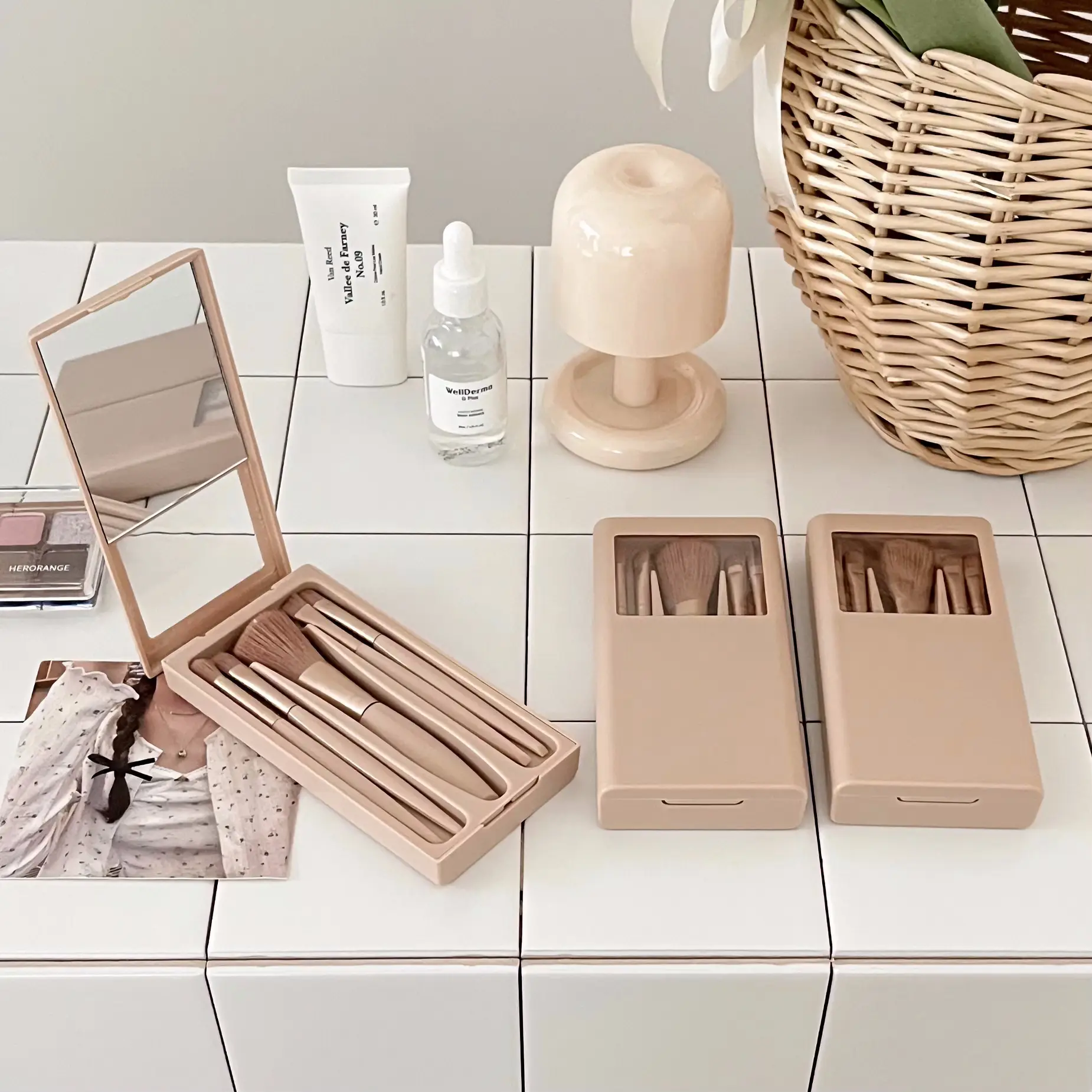Mini Portable Makeup Brush Set with Mirror Travel Complete - Image 3