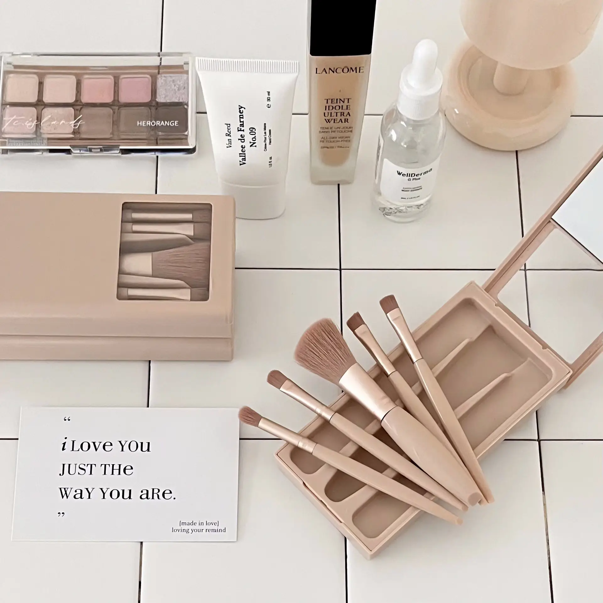Mini Portable Makeup Brush Set with Mirror Travel Complete - Image 4